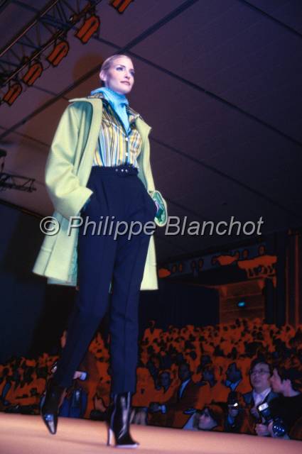 mode 02.JPG - Défilé Jacques FathCarroussel du LouvreParis, France